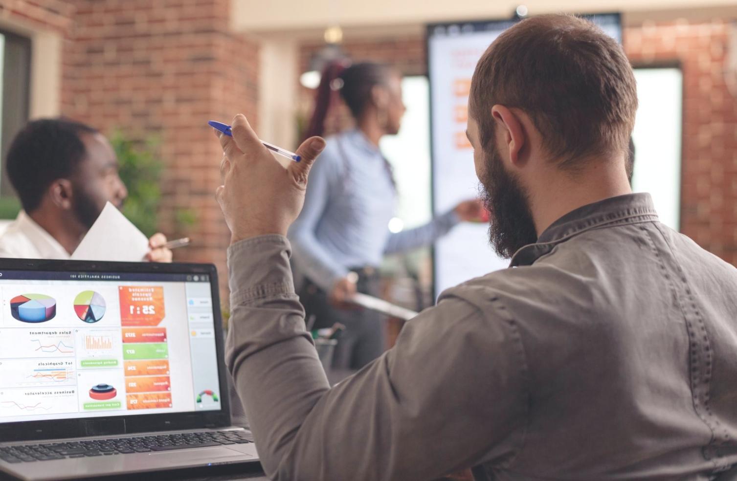 Financial advisor meeting with international student